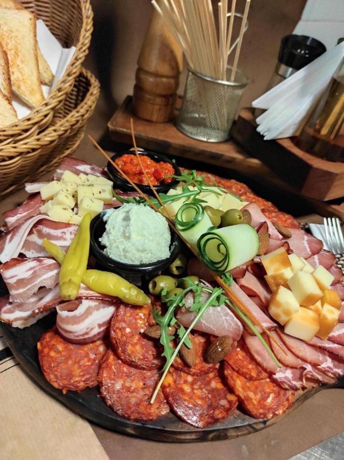 Restaurant & & Avenia 4*