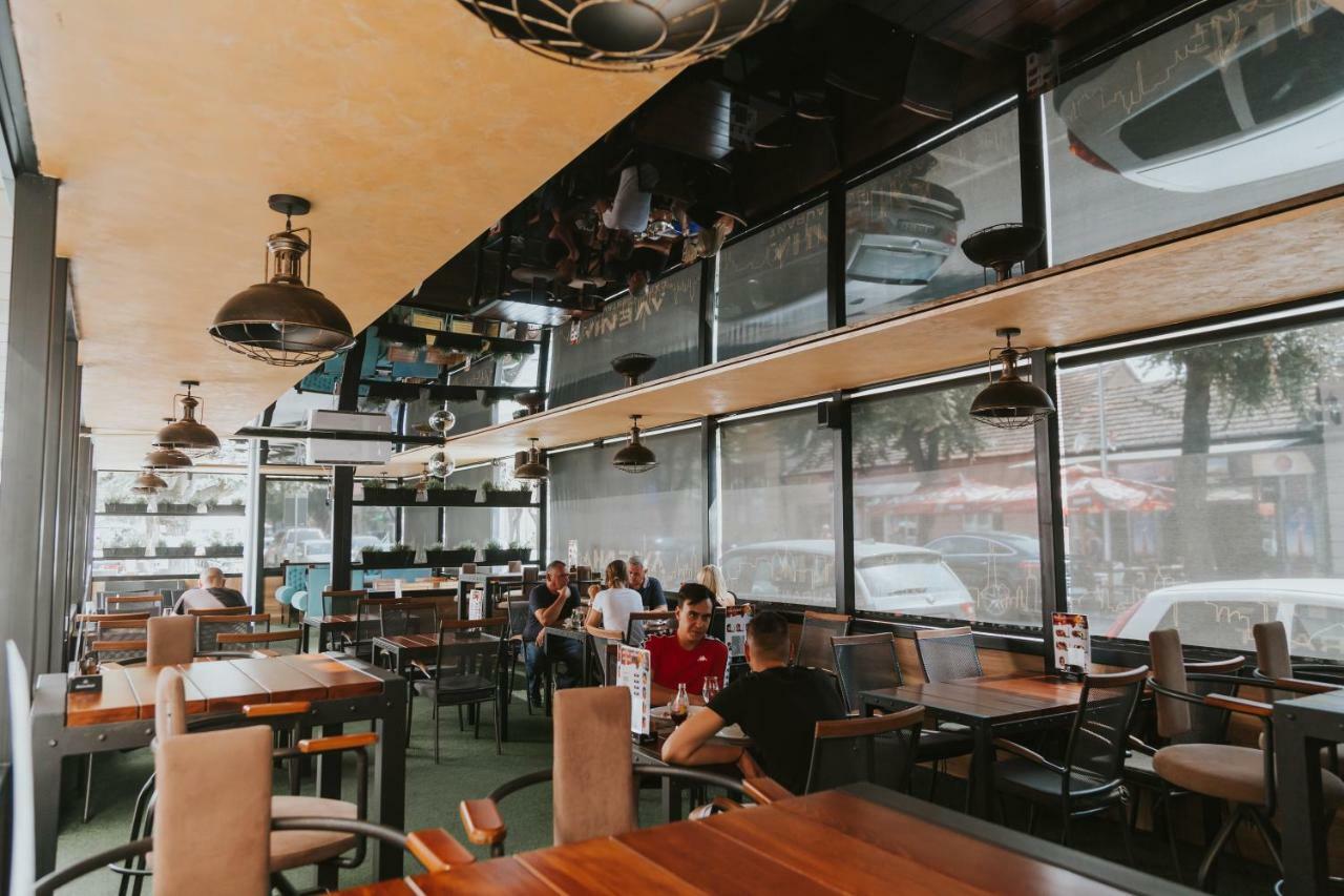 Restaurant & & Avenia Gasthof Ruma